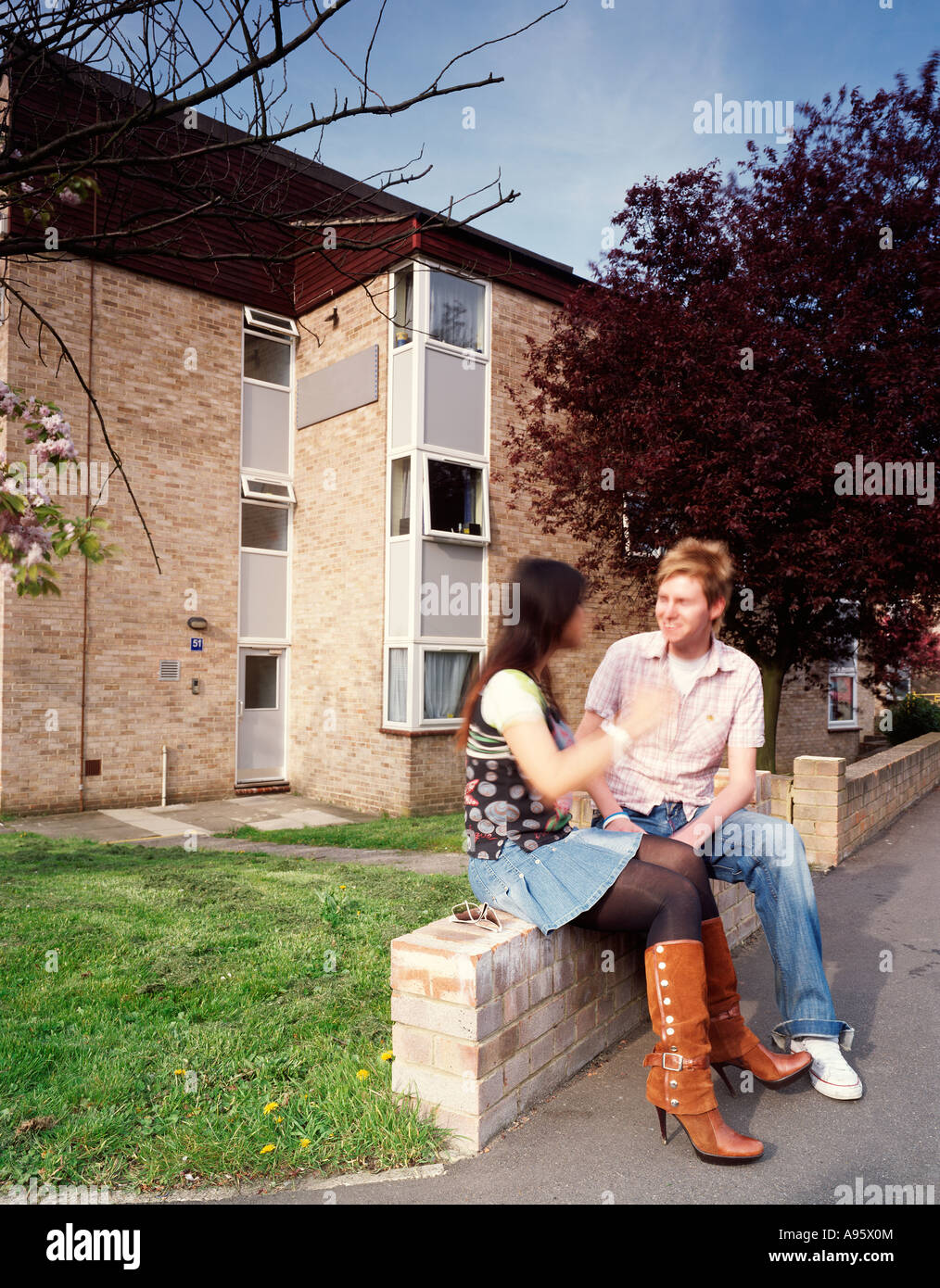 Studenti in campus nei mesi estivi Foto Stock