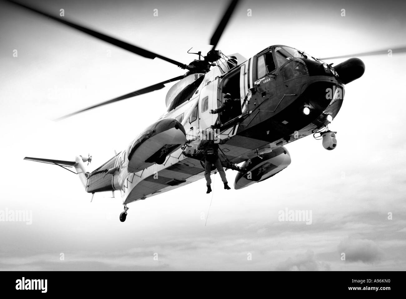 RNLI Yarmouth scialuppa di salvataggio aria di mare Salvataggio in elicottero India Giulietta esercizio Isle of Wight REGNO UNITO Inghilterra Gran Bretagna Foto Stock