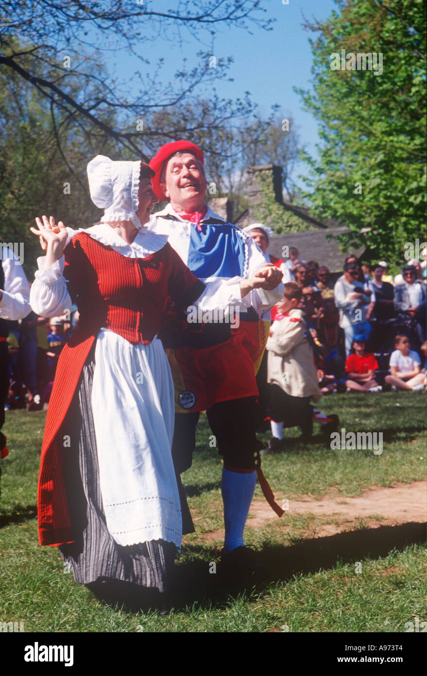 Dancing in gallese Costume National Museum of Welsh Life St Fagans sobborghi di Cardiff Galles del Sud Foto Stock