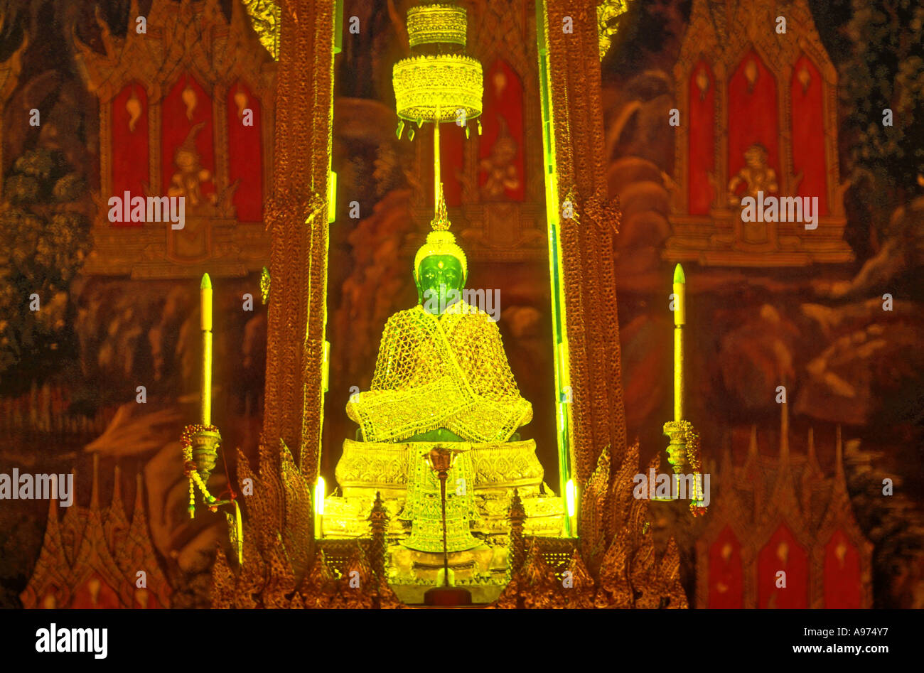 Thailandia più venerato Buddha, il Jade Buddha, al Wat Phra Keo a Bangkok, in Thailandia Foto Stock