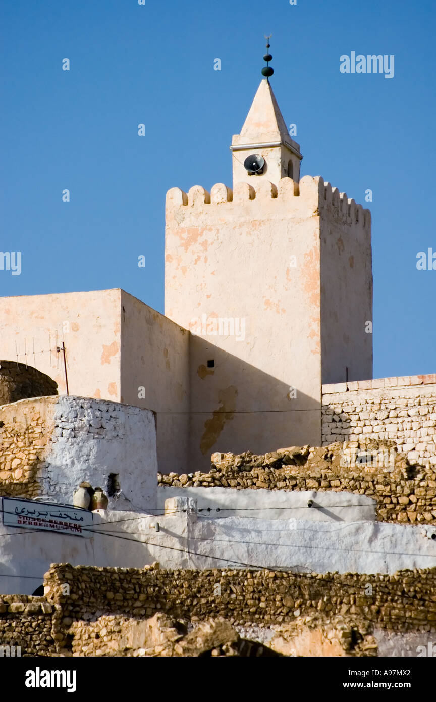 Il minareto della moschea, Tunisia Foto Stock