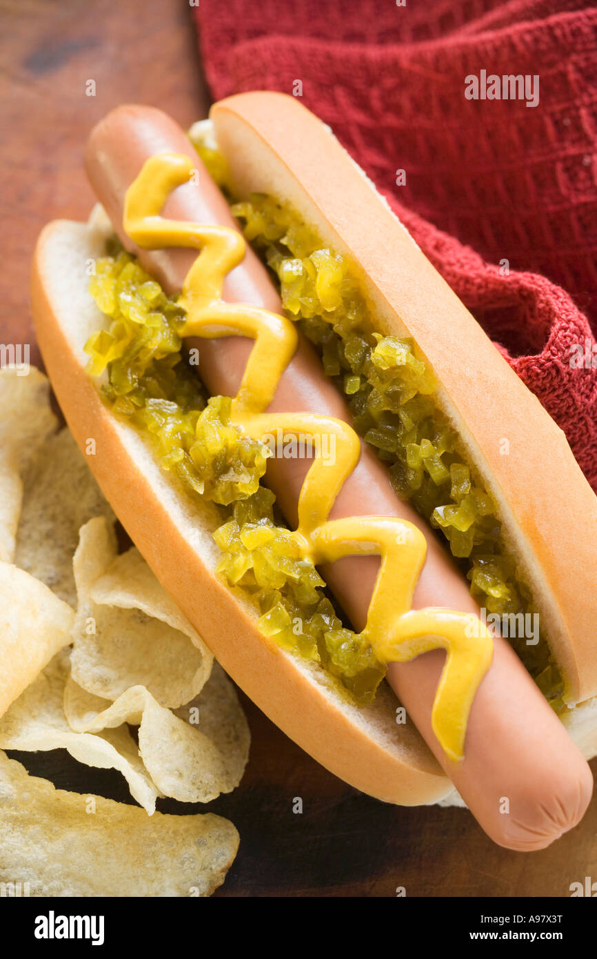 Hot Dog con sapore di senape e patatine FoodCollection Foto Stock