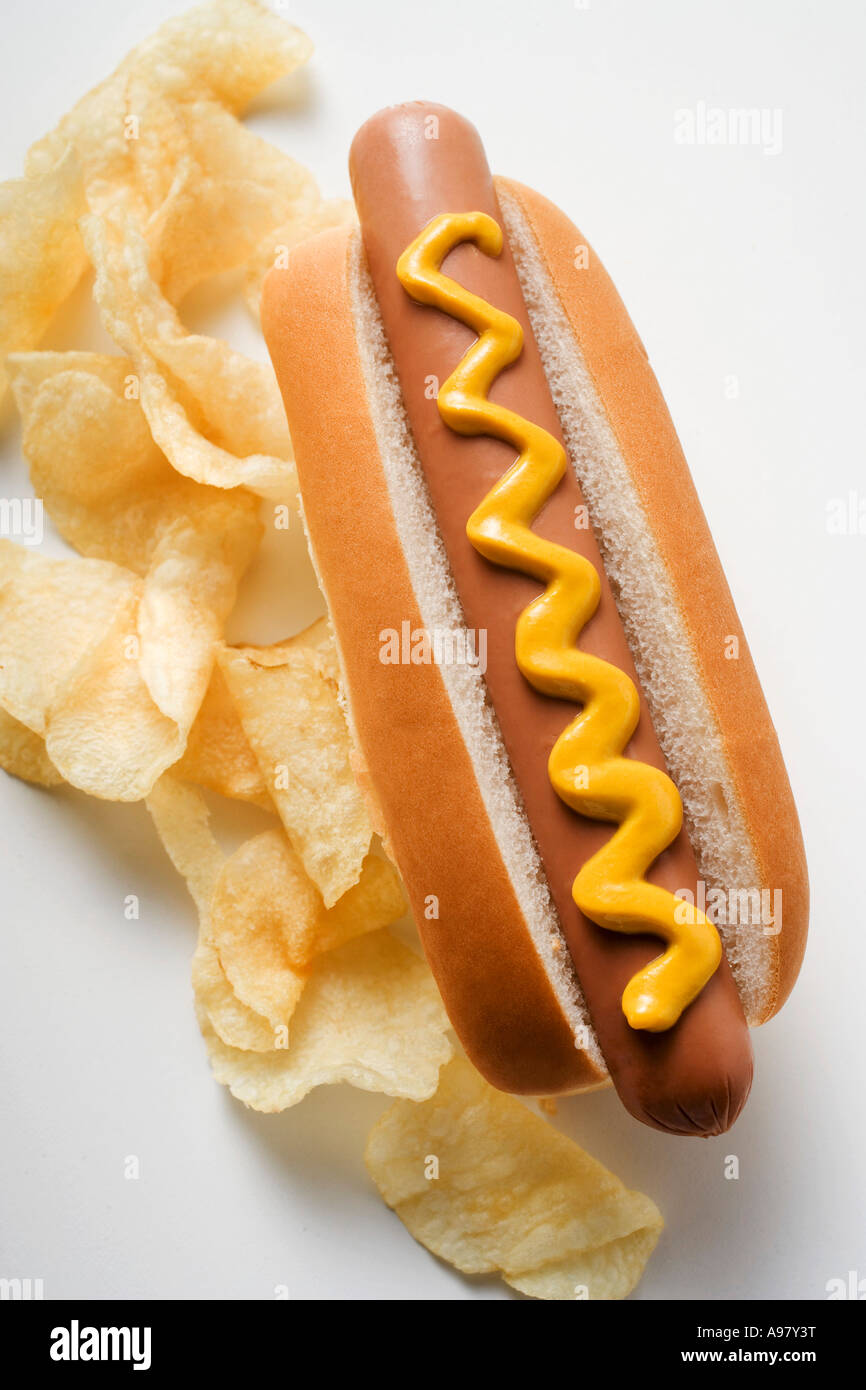 Hot Dog con senape e patatine FoodCollection Foto Stock