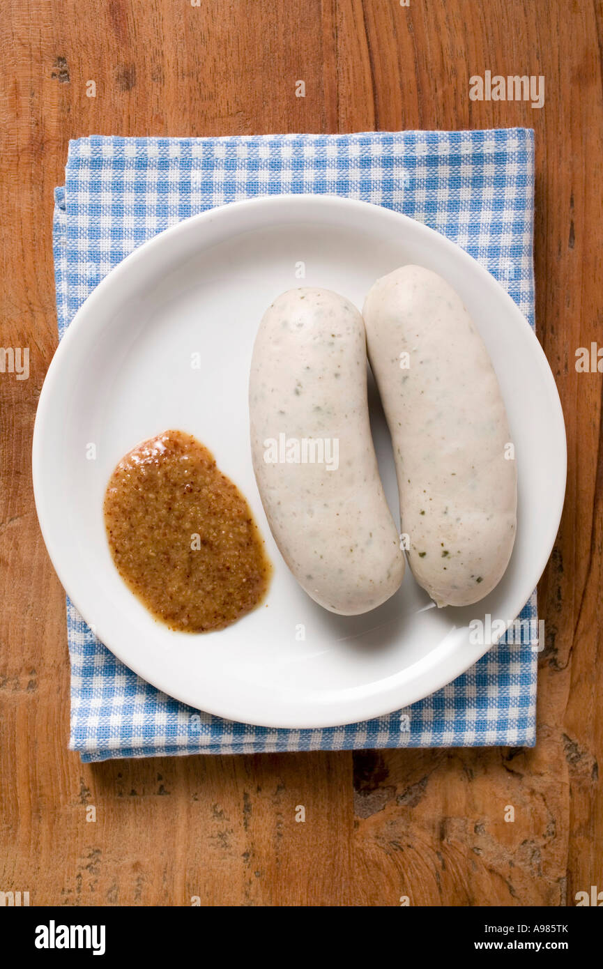 Due Weisswurst cotti con la senape sulla piastra FoodCollection Foto Stock