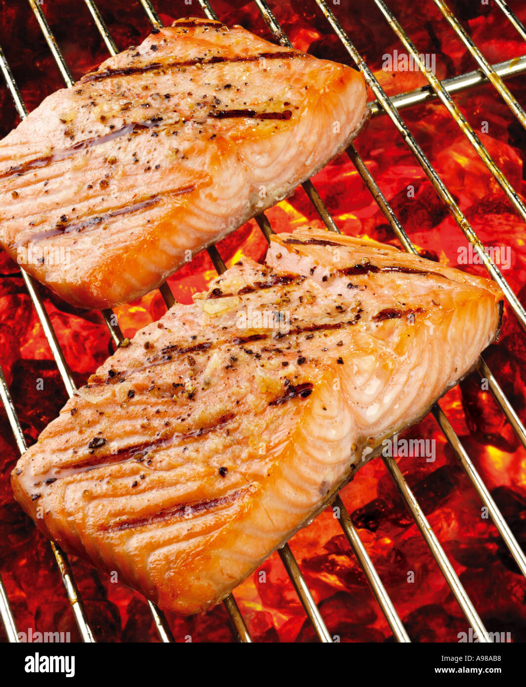 Barbecue di filetti di salmone Foto Stock