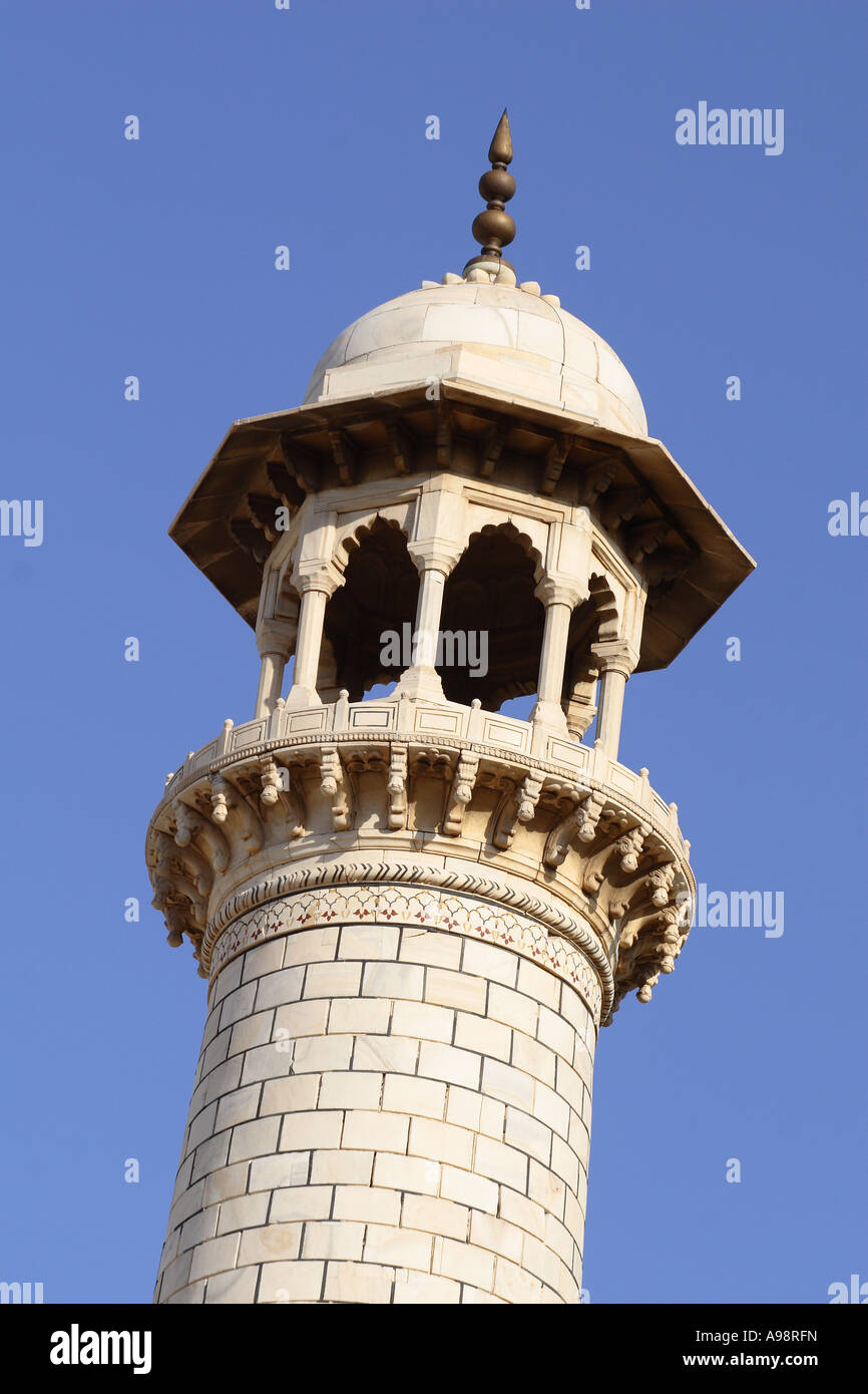 Dettaglio del minareto sul Taj Mahal Foto Stock