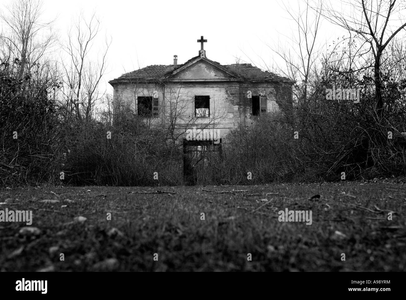 L'Italia. Chiesa abbandonata Foto Stock