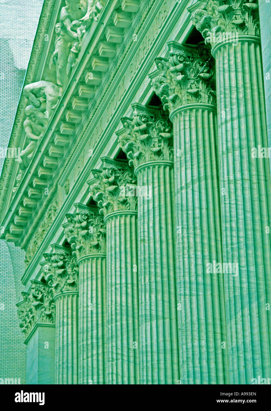 Stati Uniti New York Stock Exchange NYSE pilastri del mercato in il colore dei soldi Foto Stock