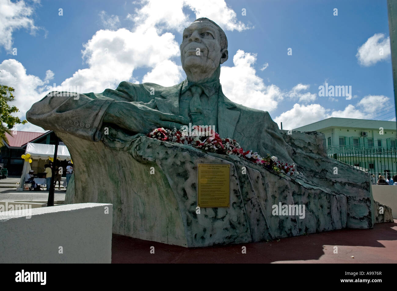 Grande statua commemora Sir Vere Cornwall Bird come il padre della nazione, St John's, Antigua Foto Stock