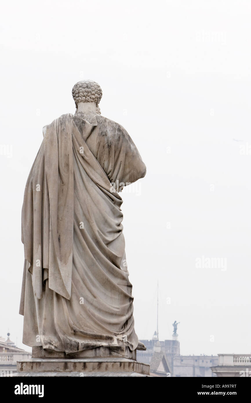 Roma, lazio, Italy. Piazza San Pietro. Vista posteriore della statua del Papa Pio IX Foto Stock