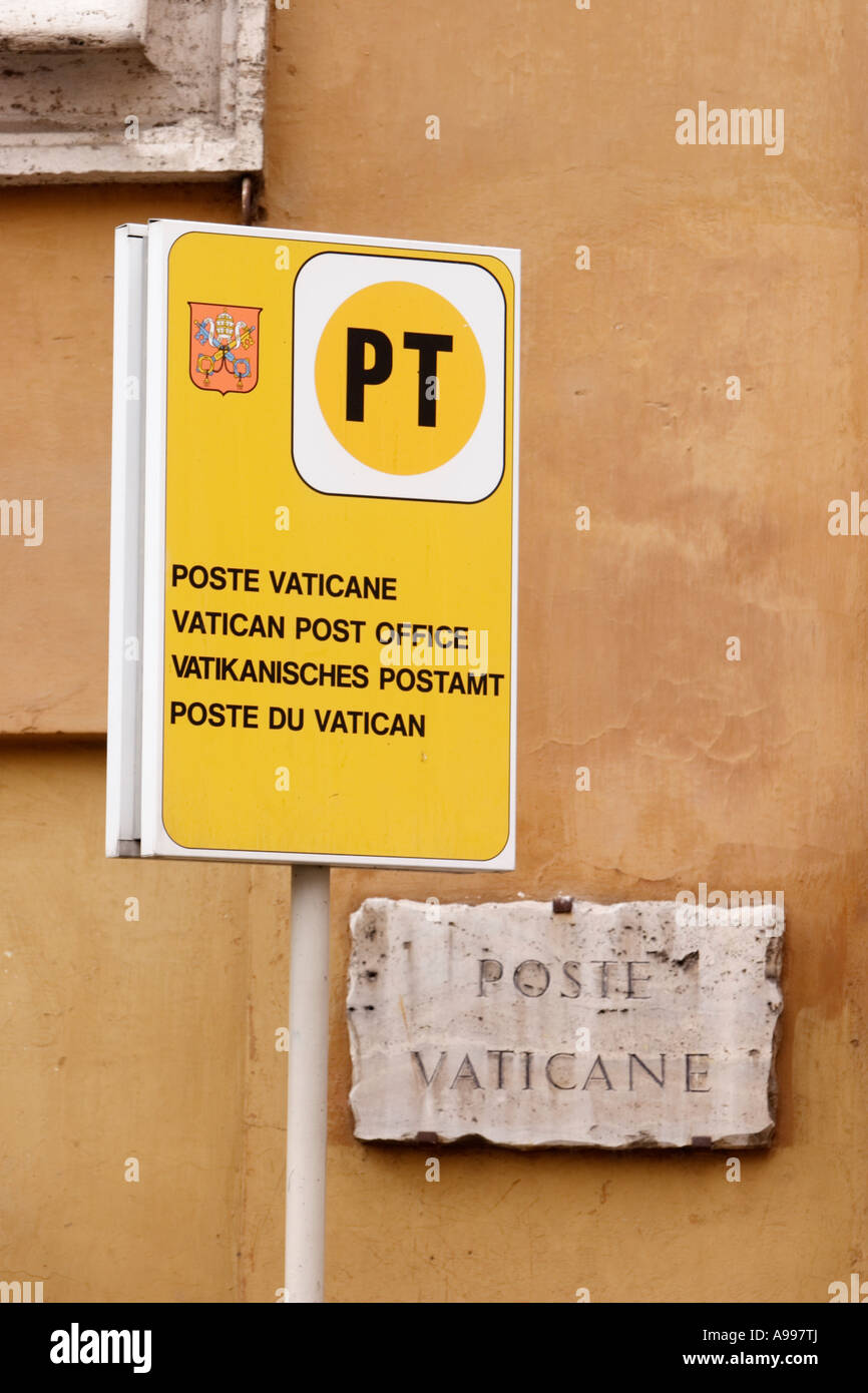 Poste Vaticane piastra è visibile nella parte anteriore del Vaticano Ufficio postale nella ROM, Italia Foto Stock