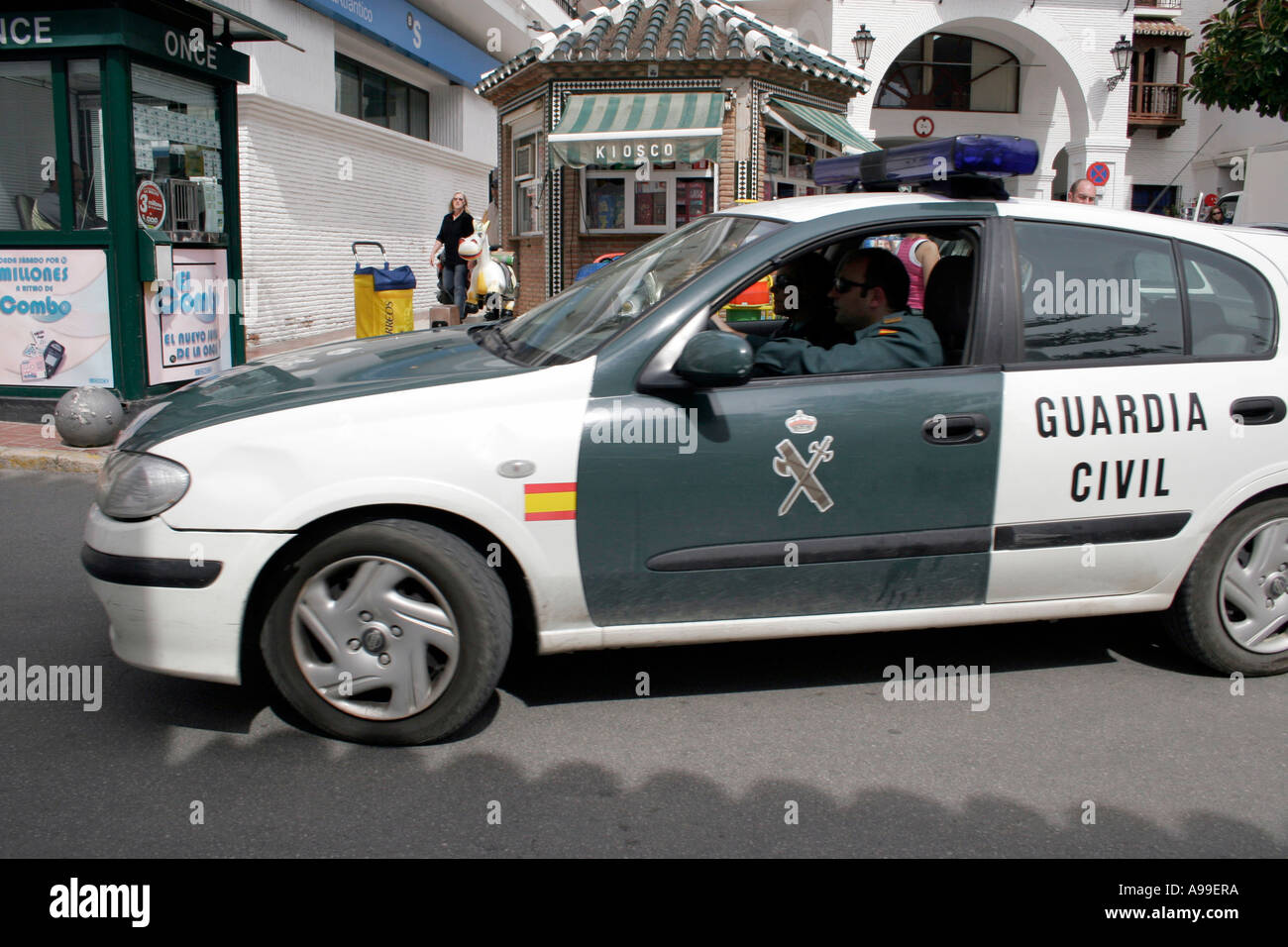 GUARDIA Civil spagnola funzionari di polizia. COSTA DEL SOL SPAGNA. Europa Foto Stock