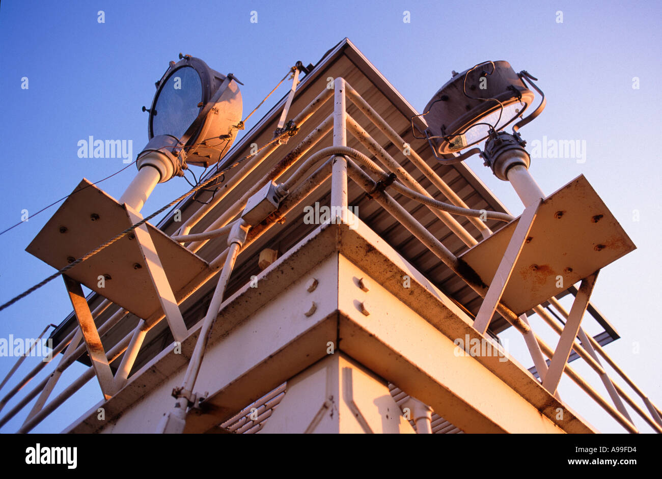 Torre di guardia con luci di ricerca Foto Stock