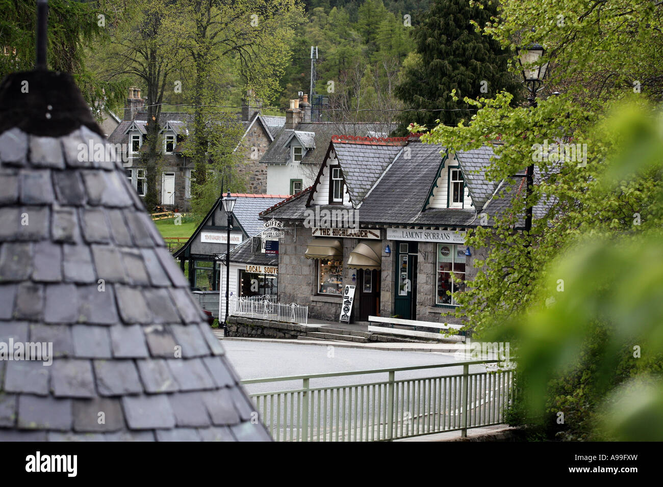 Il villaggio turistico di Braemar in Royal Deeside, Aberdeenshire, Scotland, Regno Unito Foto Stock