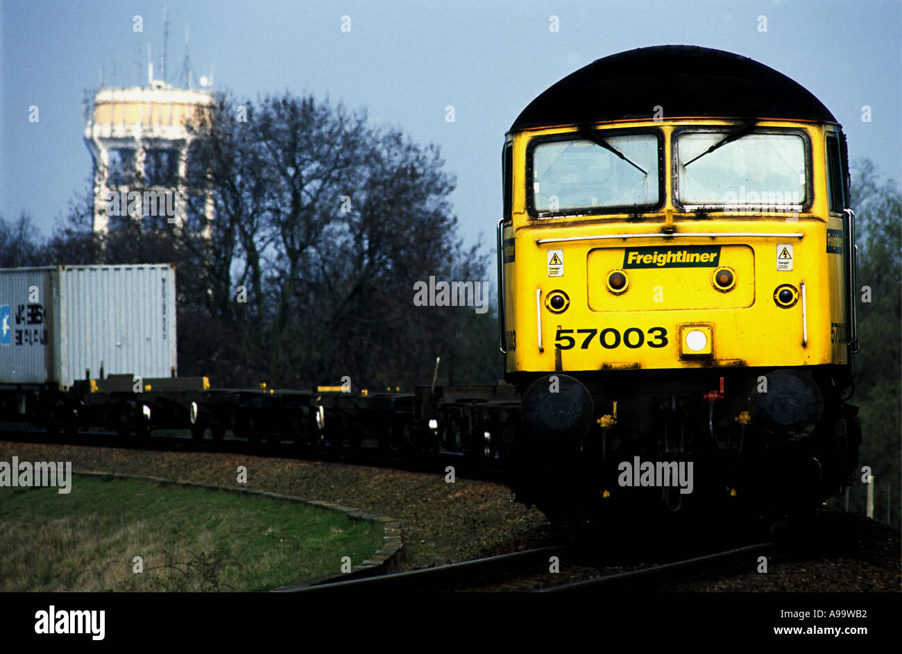 Treno merci in arrivo al porto di Felixstowe, Suffolk, Regno Unito. Foto Stock