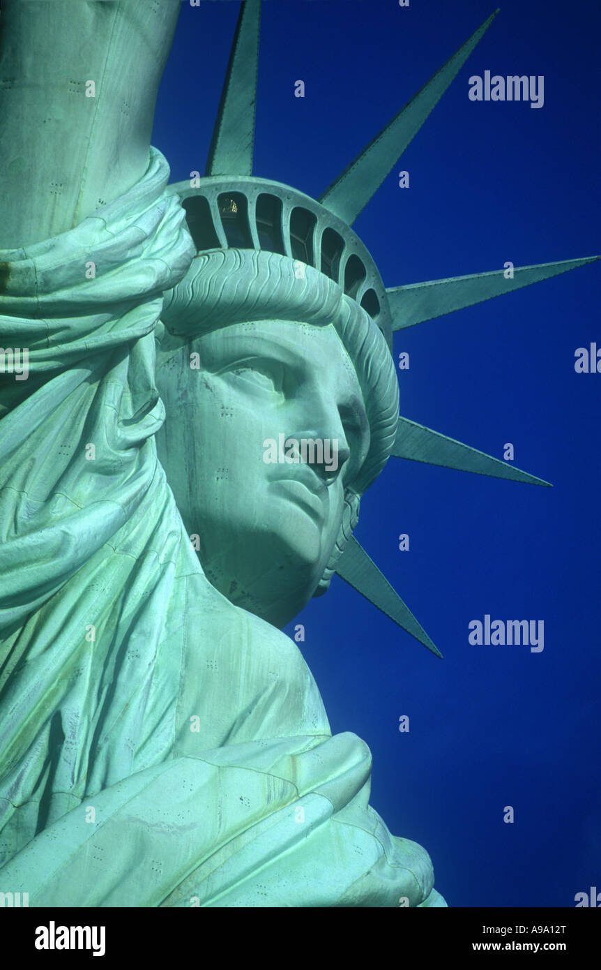 Faccia corona Statua della Libertà monumento nazionale LIBERTY ISLAND IL PORTO DI NEW YORK NEW YORK CITY USA Foto Stock
