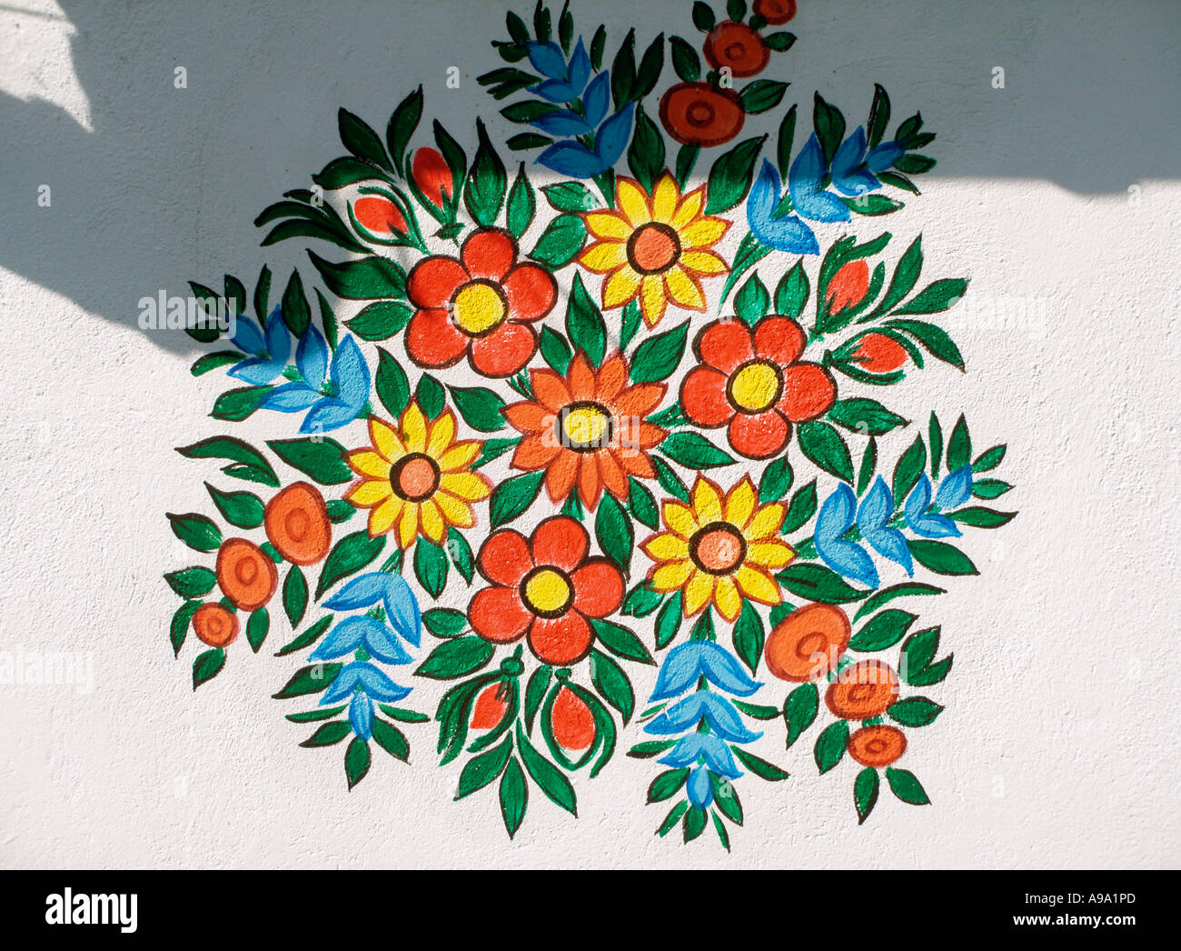 Fiori dipinto sul muro di casa in Zalipie Polonia Foto Stock