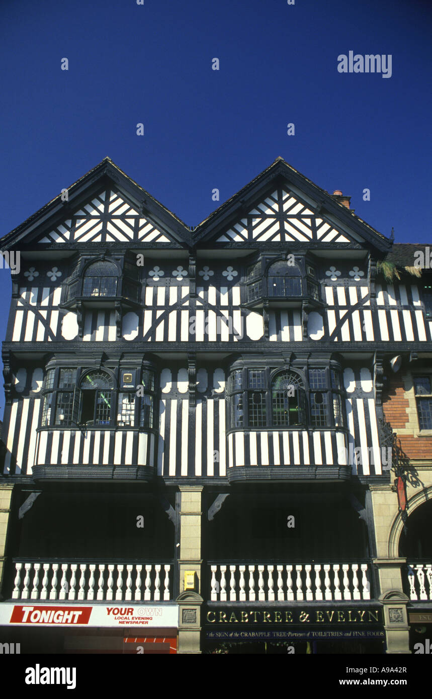 Graticcio in stile tudor case Eastgate Street Chester Cheshire England Regno Unito Foto Stock