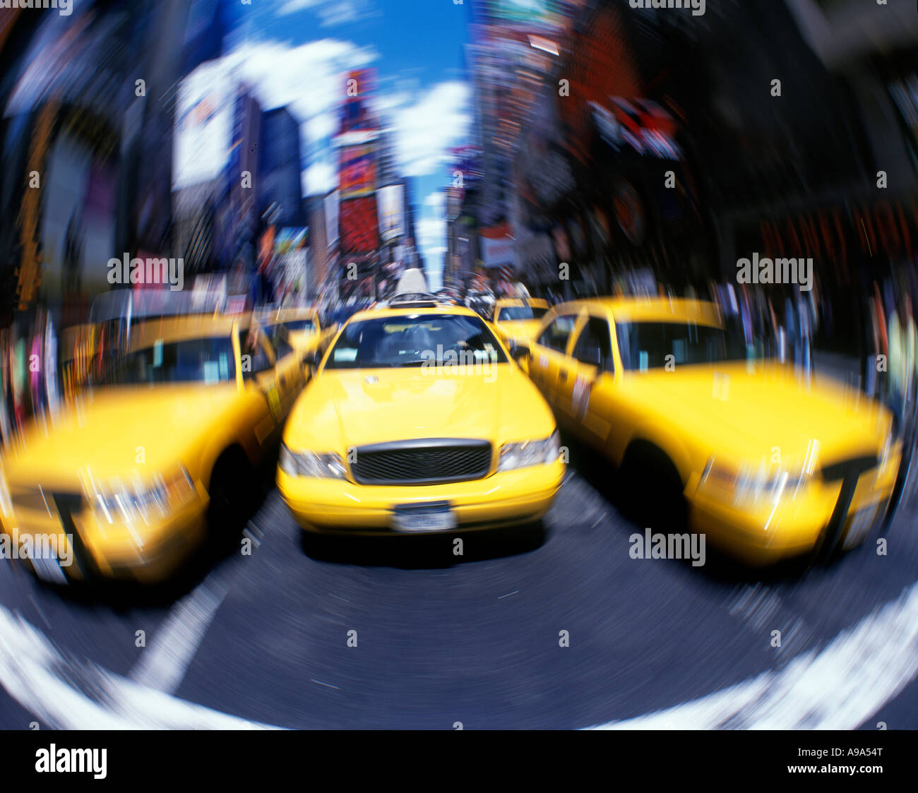 Giallo TAXI TIMES SQUARE MANHATTAN NEW YORK CITY USA Foto Stock