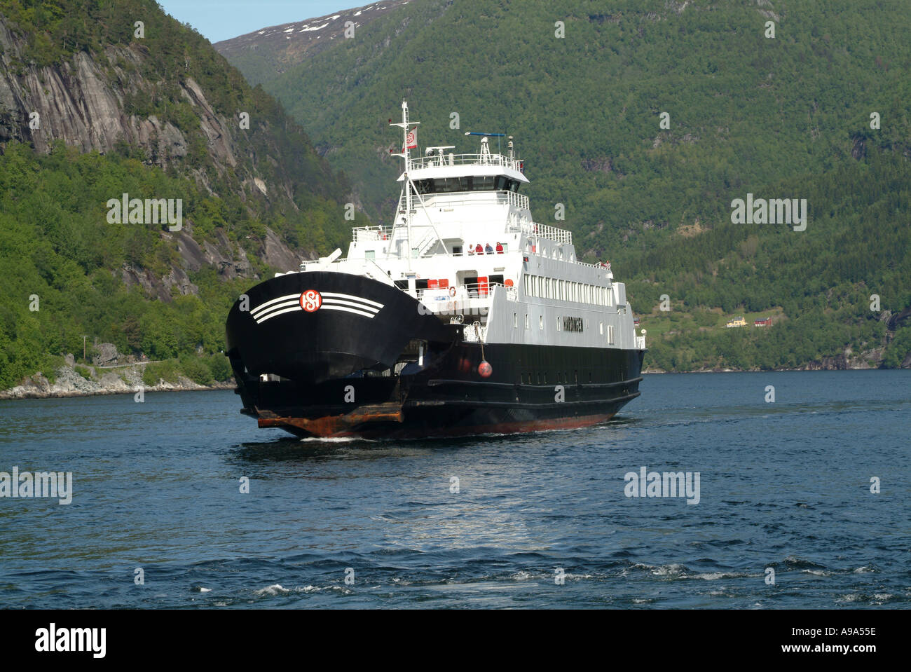 Il Traghetto per trasporto auto e passeggeri Hardingen a Kvanndal Hardanger in Norvegia Foto Stock