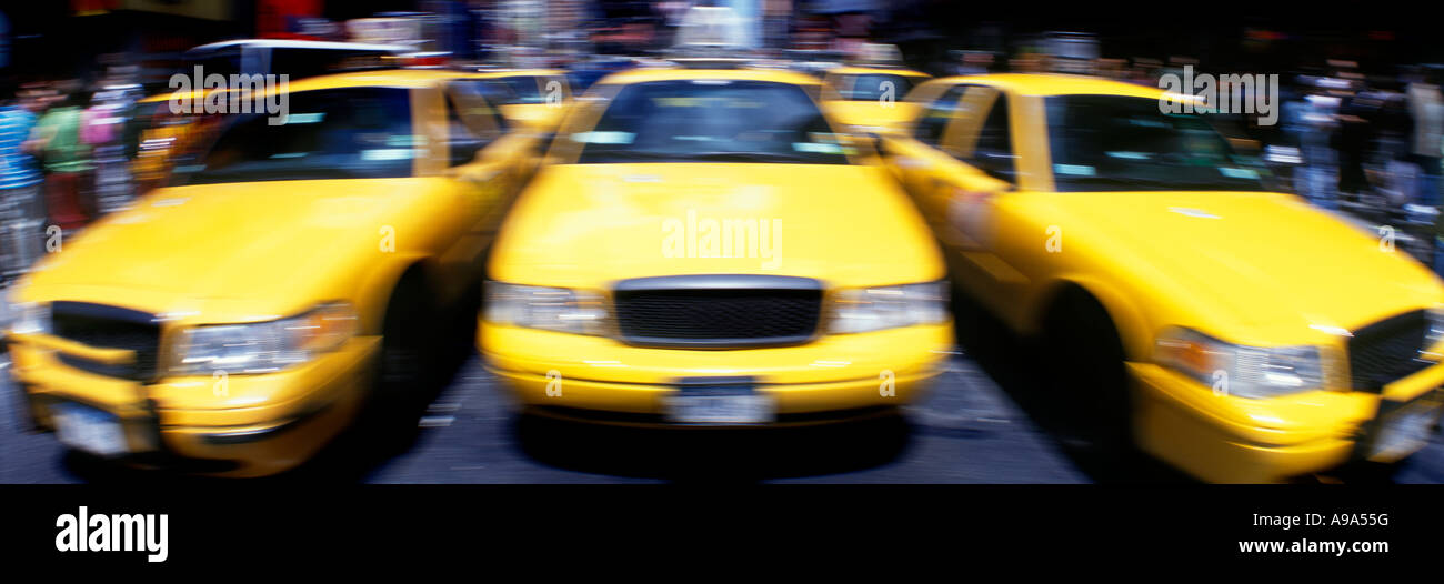 Giallo TAXI TIMES SQUARE MANHATTAN NEW YORK CITY USA Foto Stock