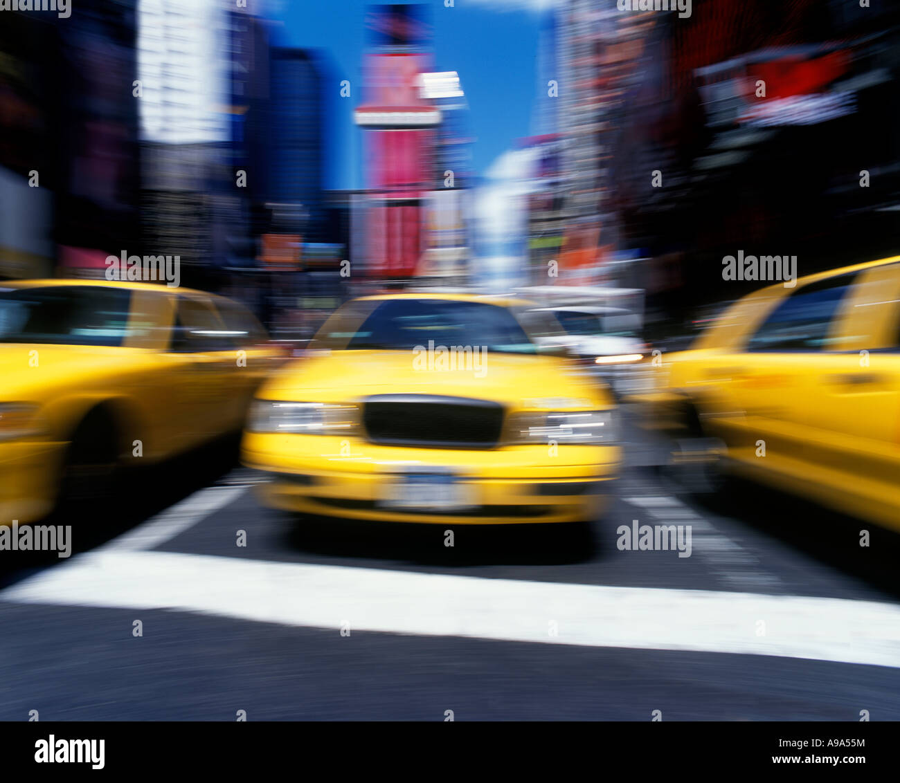 Giallo TAXI TIMES SQUARE MANHATTAN NEW YORK CITY USA Foto Stock
