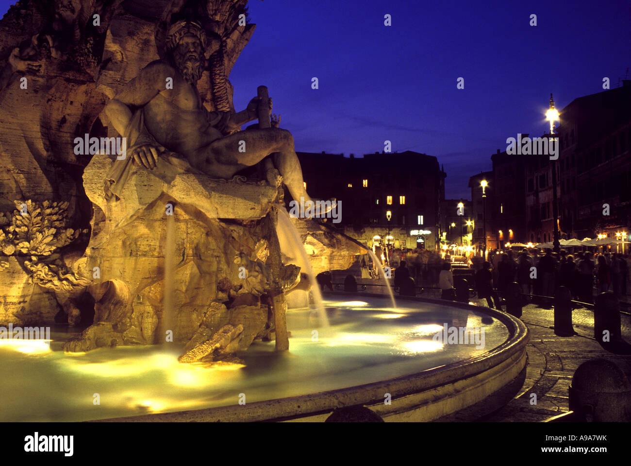 La Fontana dei Quattro Fiumi PIAZZA NAVONA Roma Italia Foto Stock