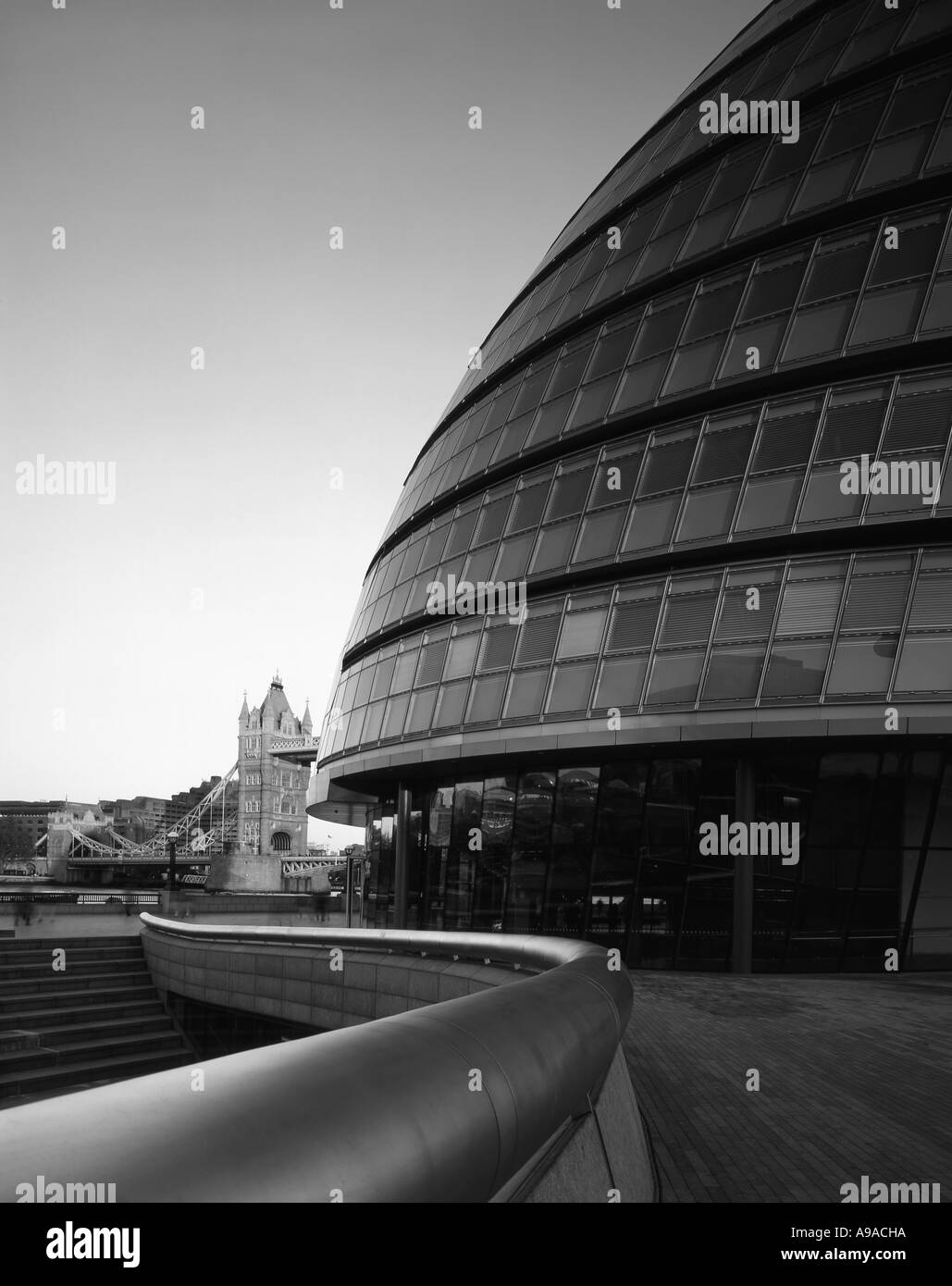 Parte del sindaco di Londra ufficio dell'edificio, City Hall, sulla riva del Tamigi da Tower Bridge, London, Regno Unito Foto Stock
