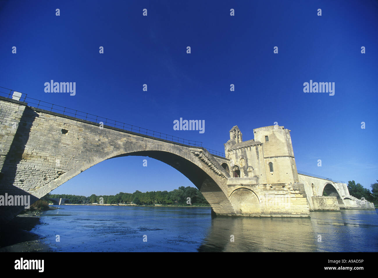 PONT SAINT BENEZET antico ponte in pietra Avignon Vaucluse Francia Foto Stock