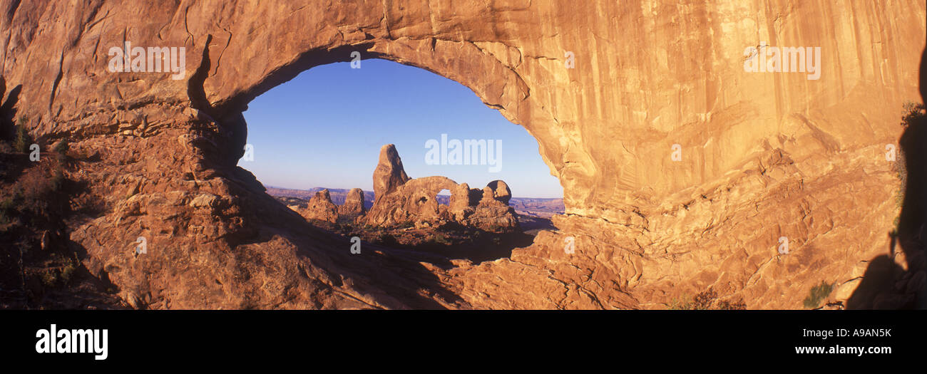 La torretta ARCH finestra nord Arches National Park nello Utah Stati Uniti d'America Foto Stock