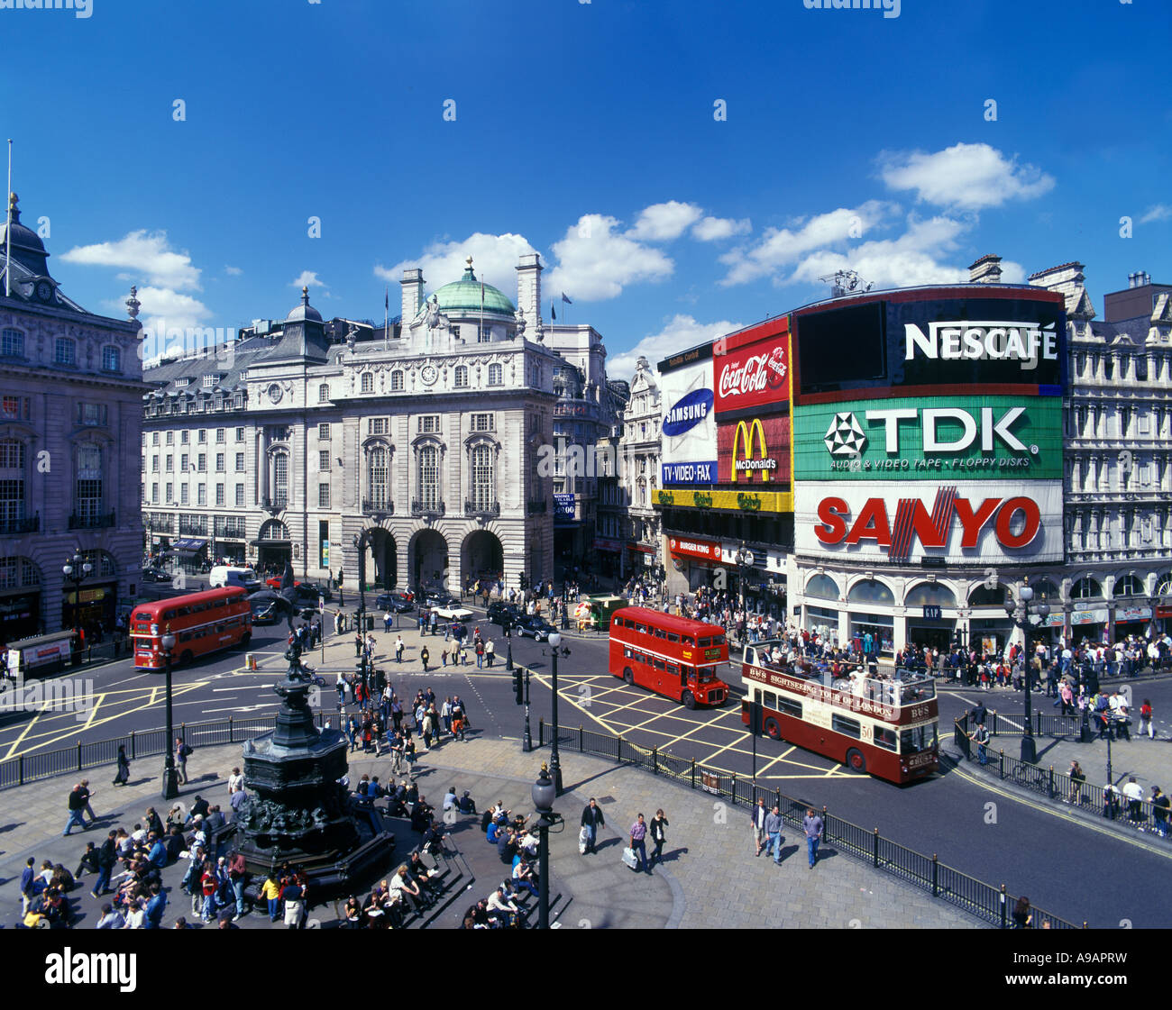 2000 STORICO PICCADILLY CIRCUS West End di Londra Inghilterra REGNO UNITO Foto Stock