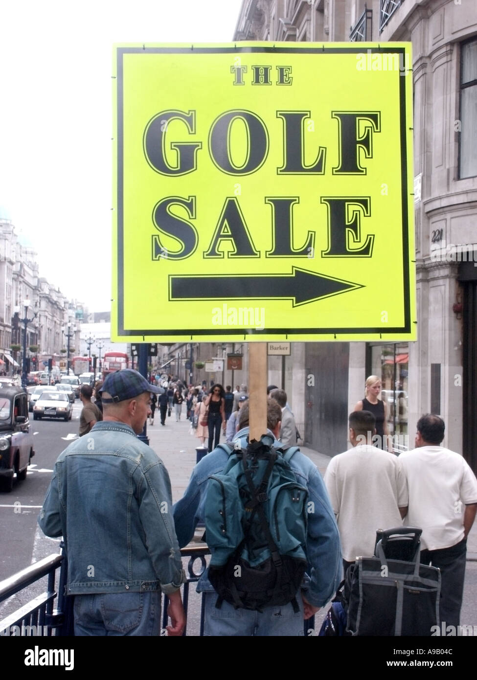 City of Westminster W1 Regent Street scheda sandwich Promozione golf vendita trader si trova a poca distanza dalla principale arteria Foto Stock