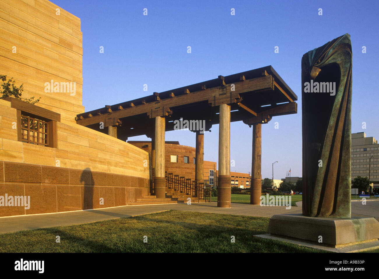 I CUSTODI DELLA SAGGEZZA (©BRUCE LAFONTAIN 1998) EITELJORG MUSEO DEGLI INDIANI AMERICANI (© GIORNO DI DORATURA MULLINS DIERDORF 1989) INDIANAPOLIS INDIANA USA Foto Stock