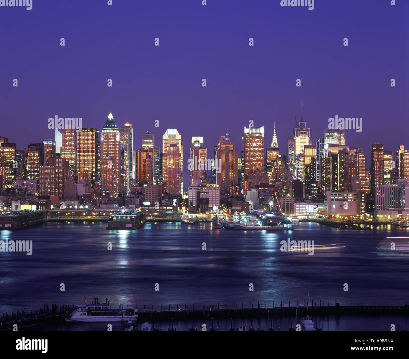 Lo skyline di Midtown Manhattan NEW YORK CITY DAL NEW JERSEY USA Foto Stock