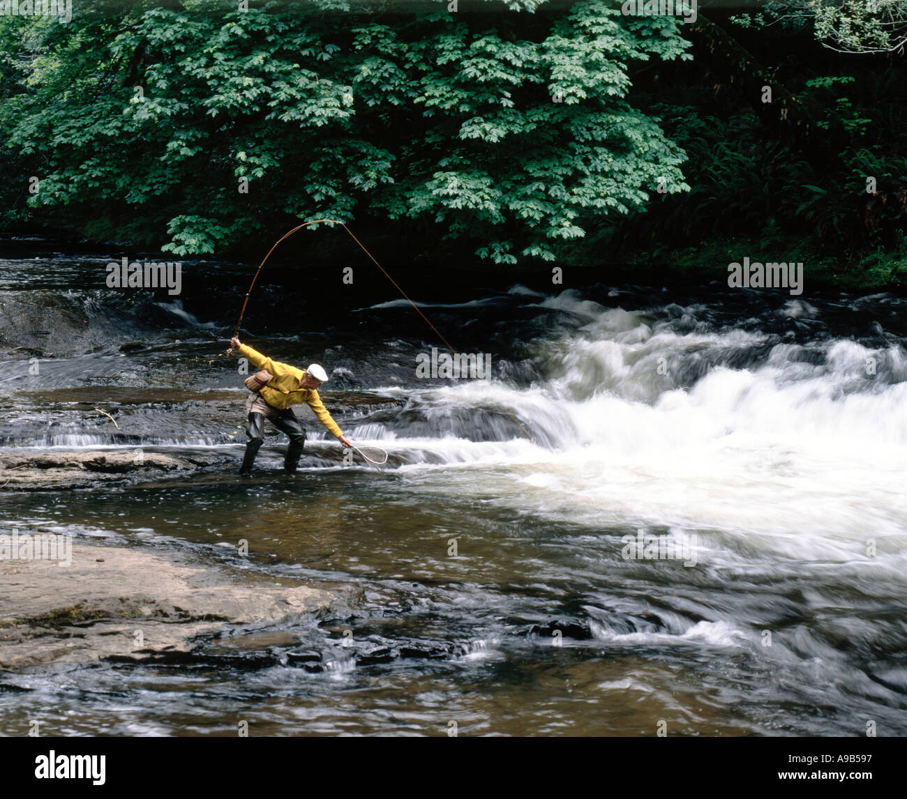 Pesca sul Fiume Coquille nella contea di Coos sul Southern Oregon Coast Foto Stock