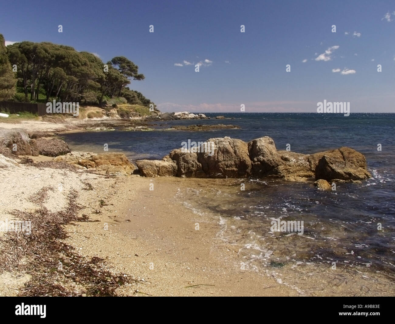 In Francia il sud della Francia Cote d Azur plage de tahiti una delle famose spiagge vicino a st tropez Foto Stock