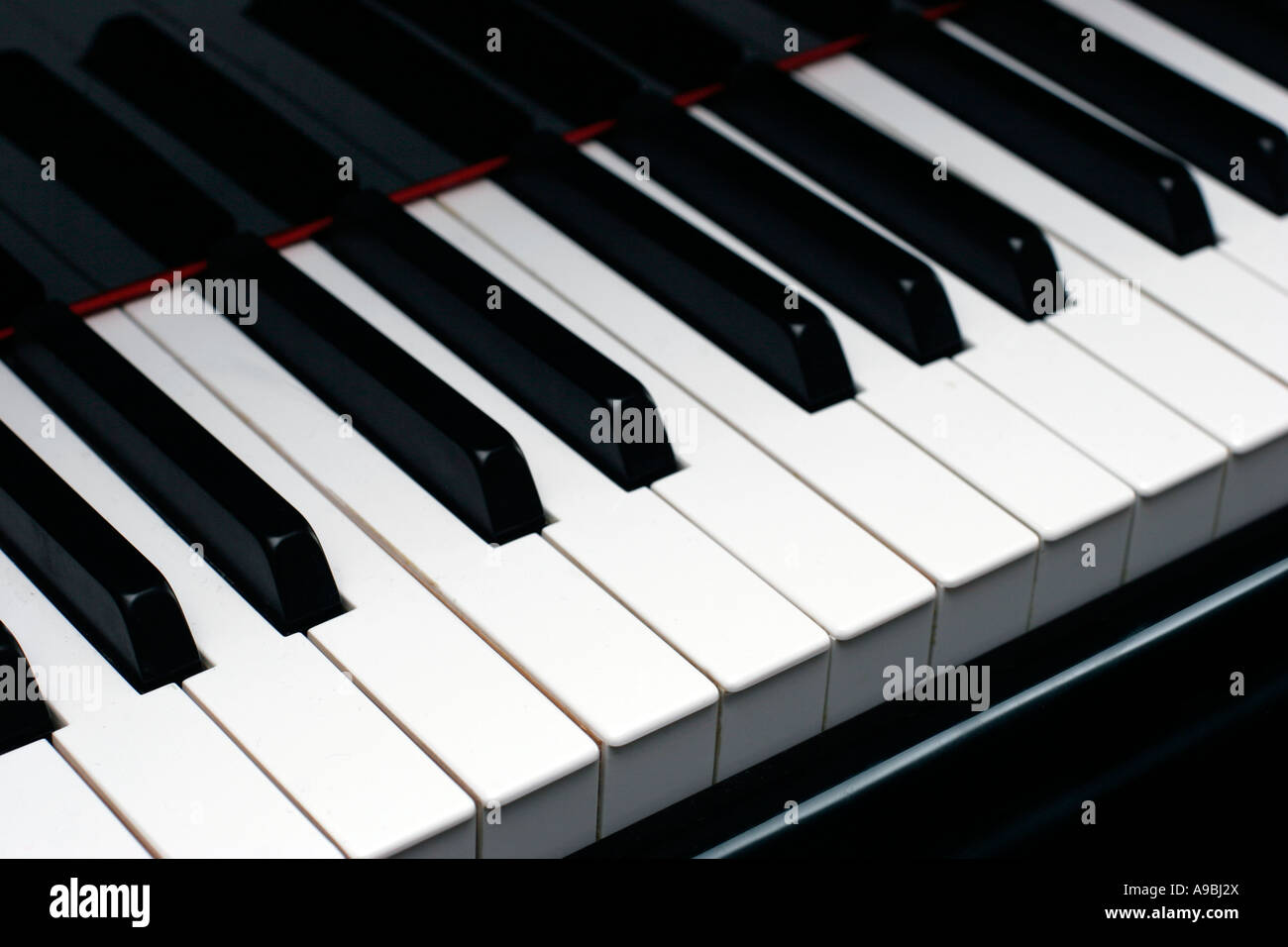 In ebano e avorio di tasti di pianoforte su una elevata qualità di pianoforte Foto Stock