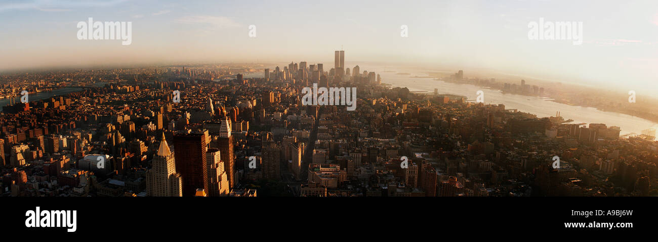 Vista panoramica della skyline di New York con le torri gemelle del World Trade Center su Venerdì 7 Settembre 2001 Foto Stock