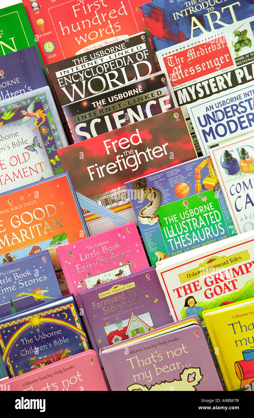 I bambini di seconda mano eductional e storia di libri in vendita Wigtown Book Festival a Wigtown Scotlands Libro Nazionale città della Scozia Foto Stock