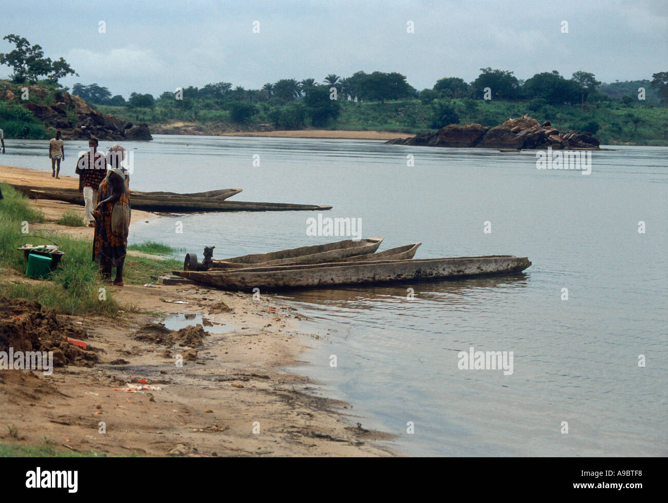 Logboats al fiume Congo Repubblica del Congo Congo Brazzaville Foto Stock