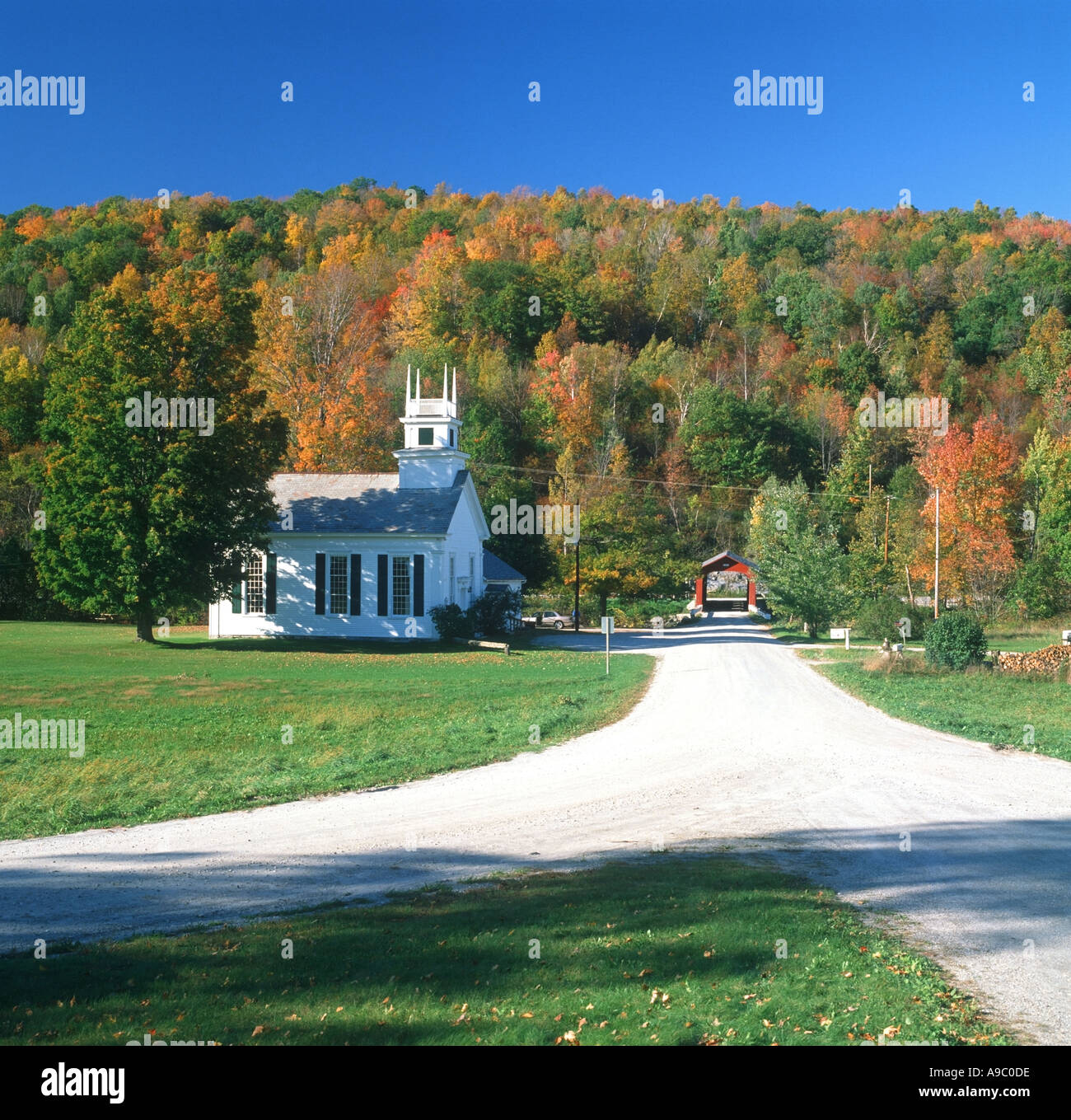 Chiesa e ponte coperto in West Arlington Vermont - USA Foto Stock
