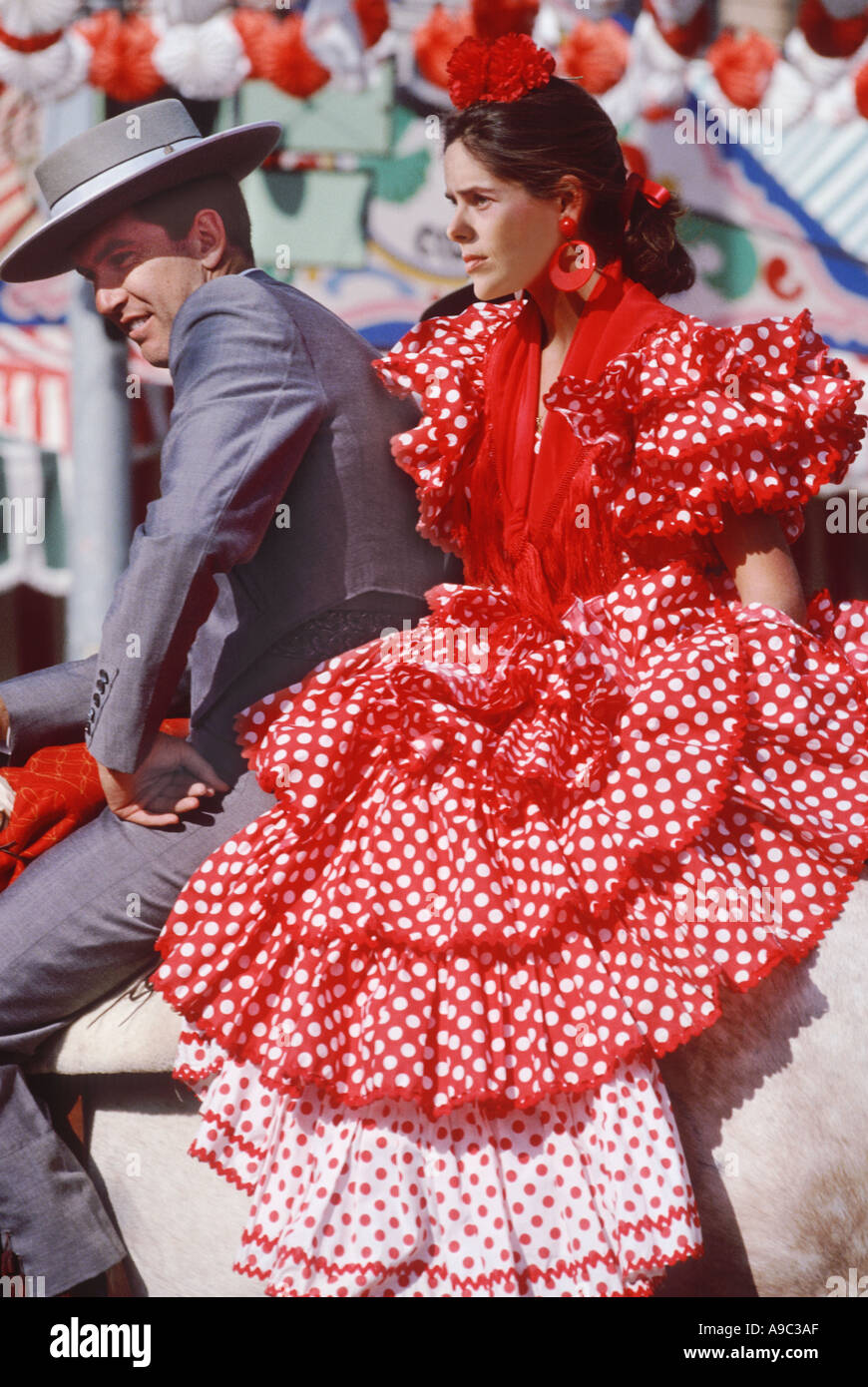 Due persone in abito tradizionale Feria Siviglia Spagna Foto Stock