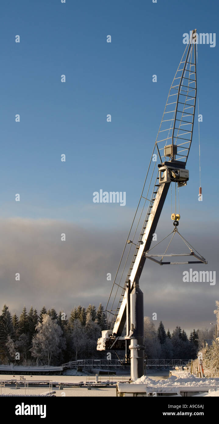 Empty boat lift a small Boat Harbour , Finlandia Foto Stock