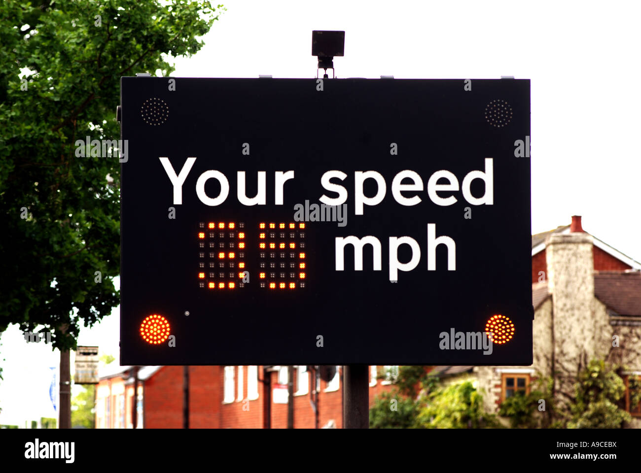 Veicolo automatico indicatore di velocità in 30 mph limite, Barford, Warwickshire, Inghilterra, Regno Unito Foto Stock