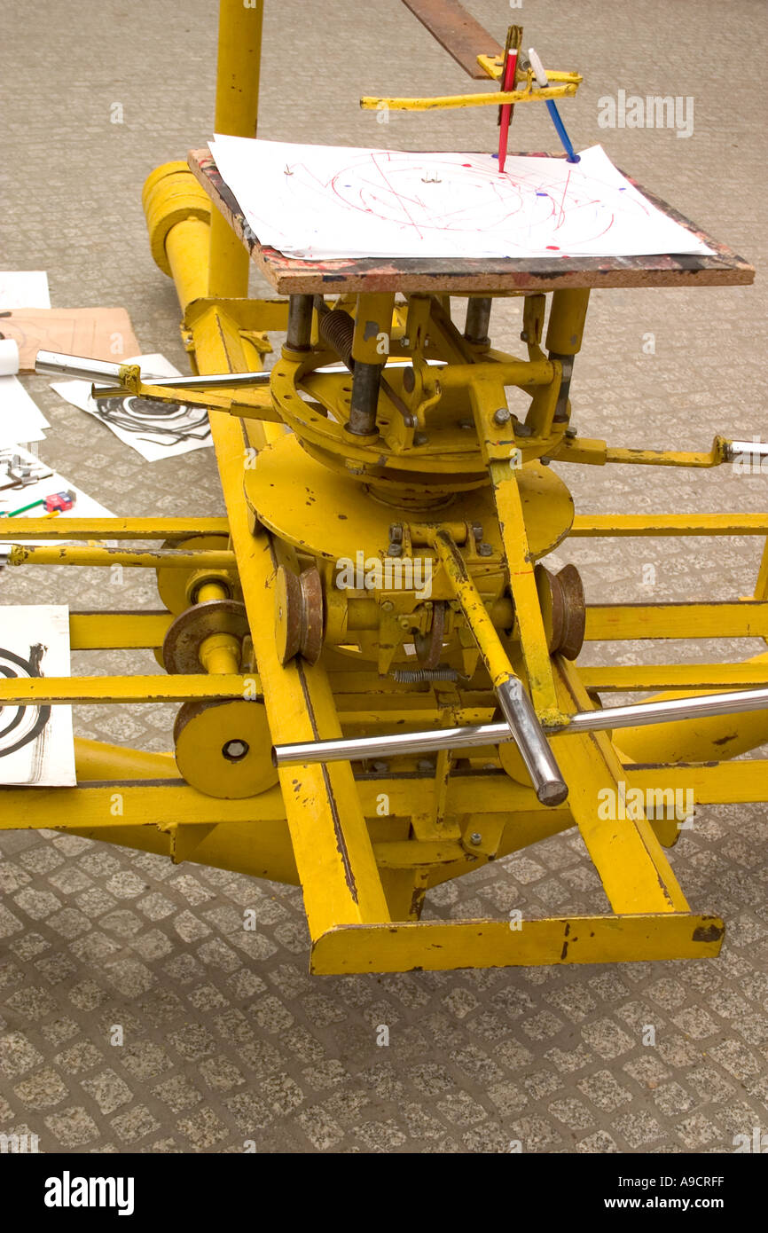 Arte esposizione di un sistema automatico di elaborazione tavola. Accademia delle scienze umanistiche e di economia Lodz Polonia Foto Stock