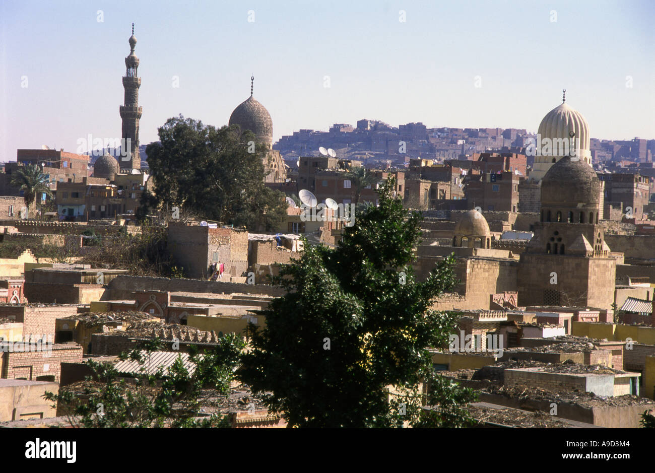 Vista panoramica della città dei morti Qarafa Cimitero Arafa Cairo Repubblica Araba di Egitto Egyptian Nord Africa Medio Oriente Foto Stock