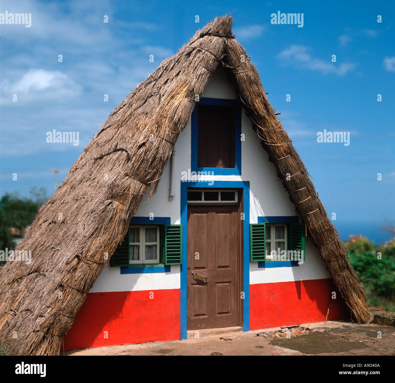 Tradizionale casa di paglia, Santana, Madeira, Portogallo Foto Stock