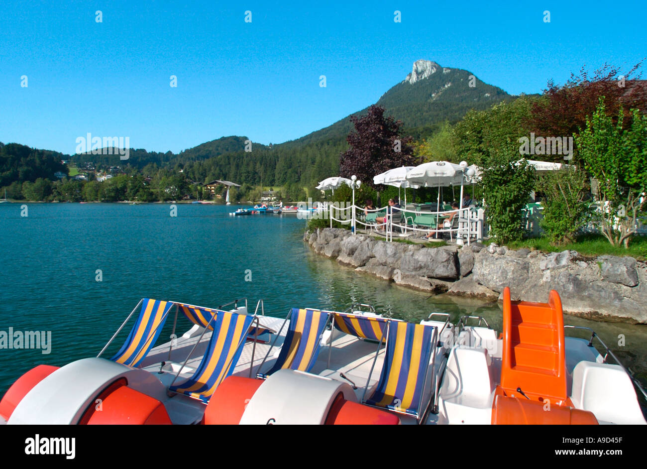 Lago vicino al centro del resort, Fuschl am See, il lago Fuschl, Austria Foto Stock
