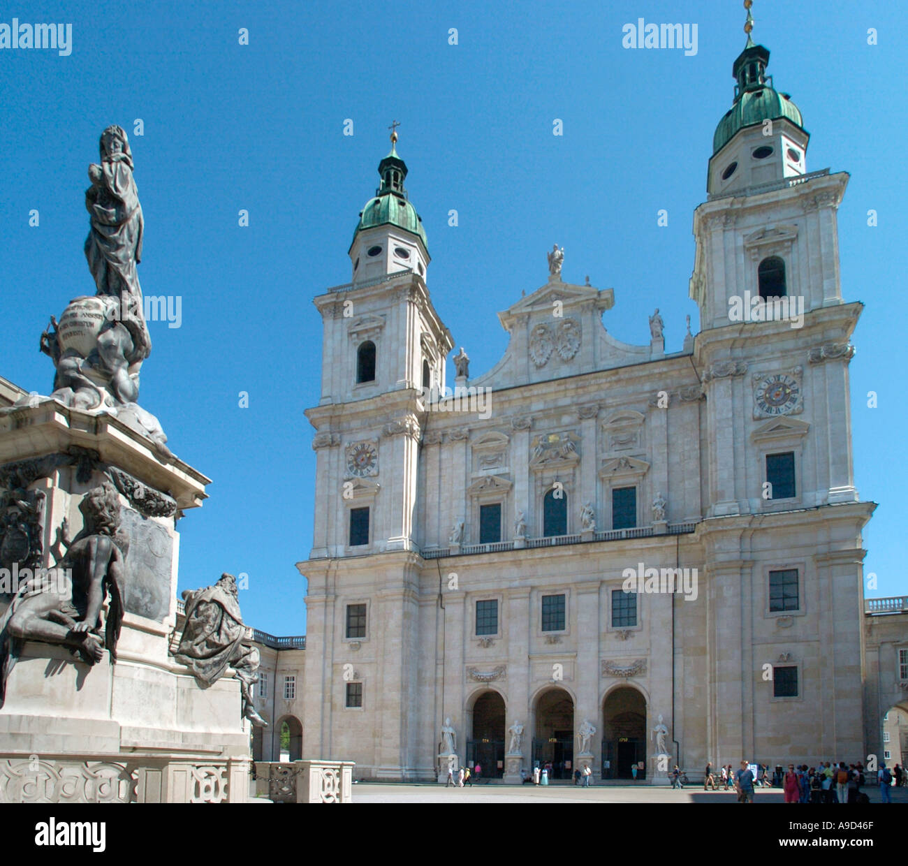 Cattedrale e Domplatz, Altstadt (Città Vecchia), Salisburgo, Austria Foto Stock