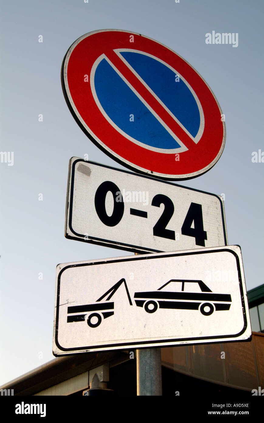 No, parcheggio, zona, trainare, lontano, trainate, il traino, mantenere, chiaro, strada, il segno, auto, Foto Stock